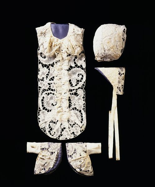 1650 - 1700 christening lace to be worn over swaddling clothes from V&A for www.buckinghamvintage.co blog